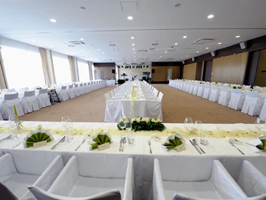 Hochzeit: Hochzeitstafel - ST. MARTINS Therme & Lodge