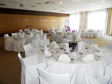 Hochzeit: Hochzeitstafel  - ST. MARTINS Therme & Lodge