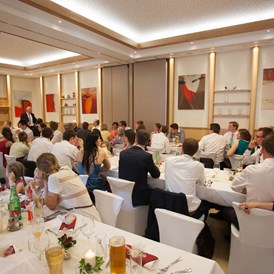 Hochzeit: Ein Blick auf den neuen Veranstaltungssaal im Gasthaus Steinacker.
Foto © Tobias Schlederer - Gasthaus - Fleischerei Steinacker