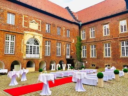 Hochzeit - Umgebung: mit Seeblick - Schlossgastronomie Herten