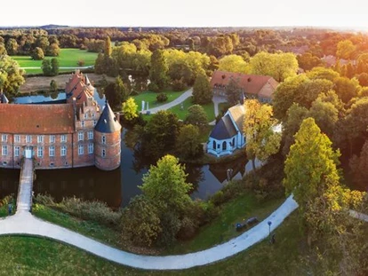 Hochzeit - Umgebung: mit Seeblick - Schlossgastronomie Herten