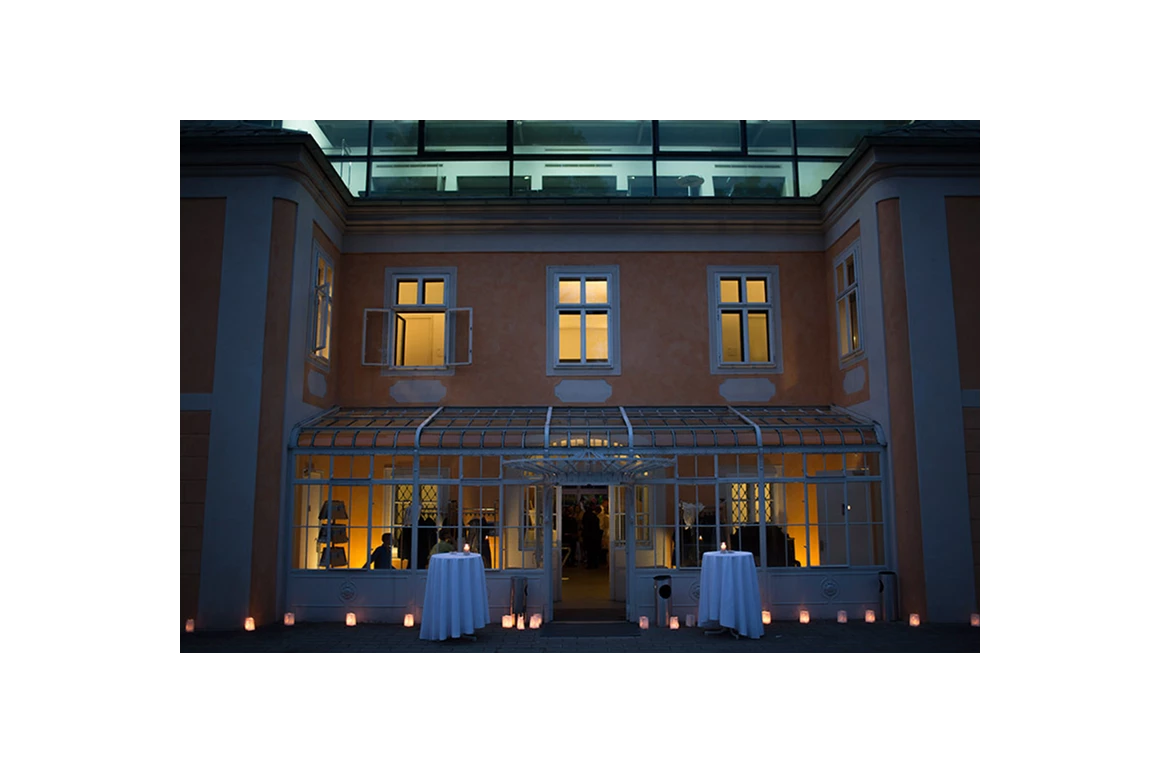 Hochzeit: Das Bergschlößl Linz bei Nacht.
Foto (c) sandragehmair.com - Bergschlößl