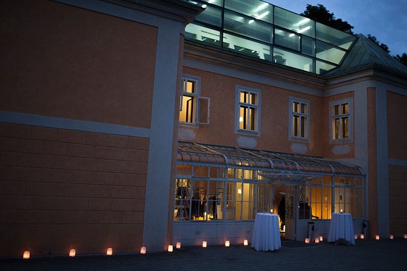 Hochzeit: Das Bergschlößl Linz bei Nacht.
Foto (c) sandragehmair.com - Bergschlößl
