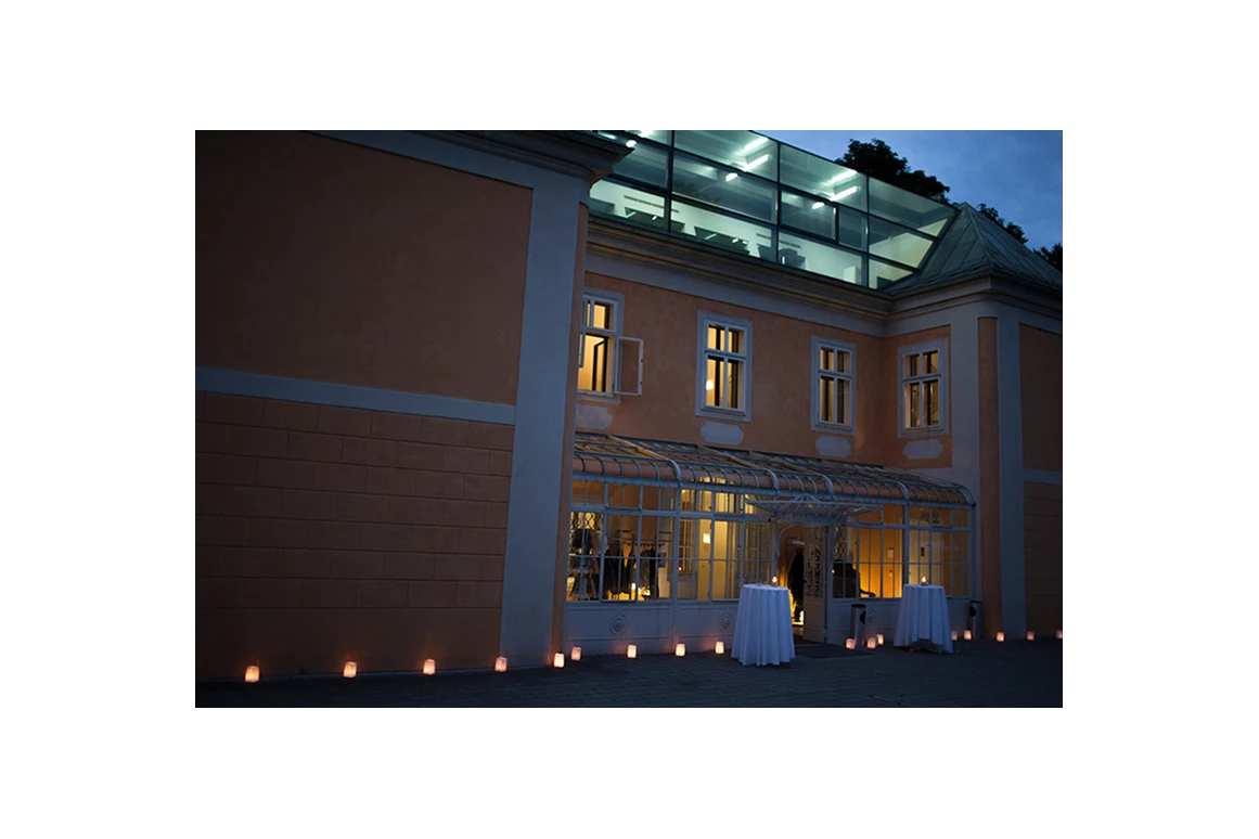 Hochzeit: Das Bergschlößl Linz bei Nacht.
Foto (c) sandragehmair.com - Bergschlößl