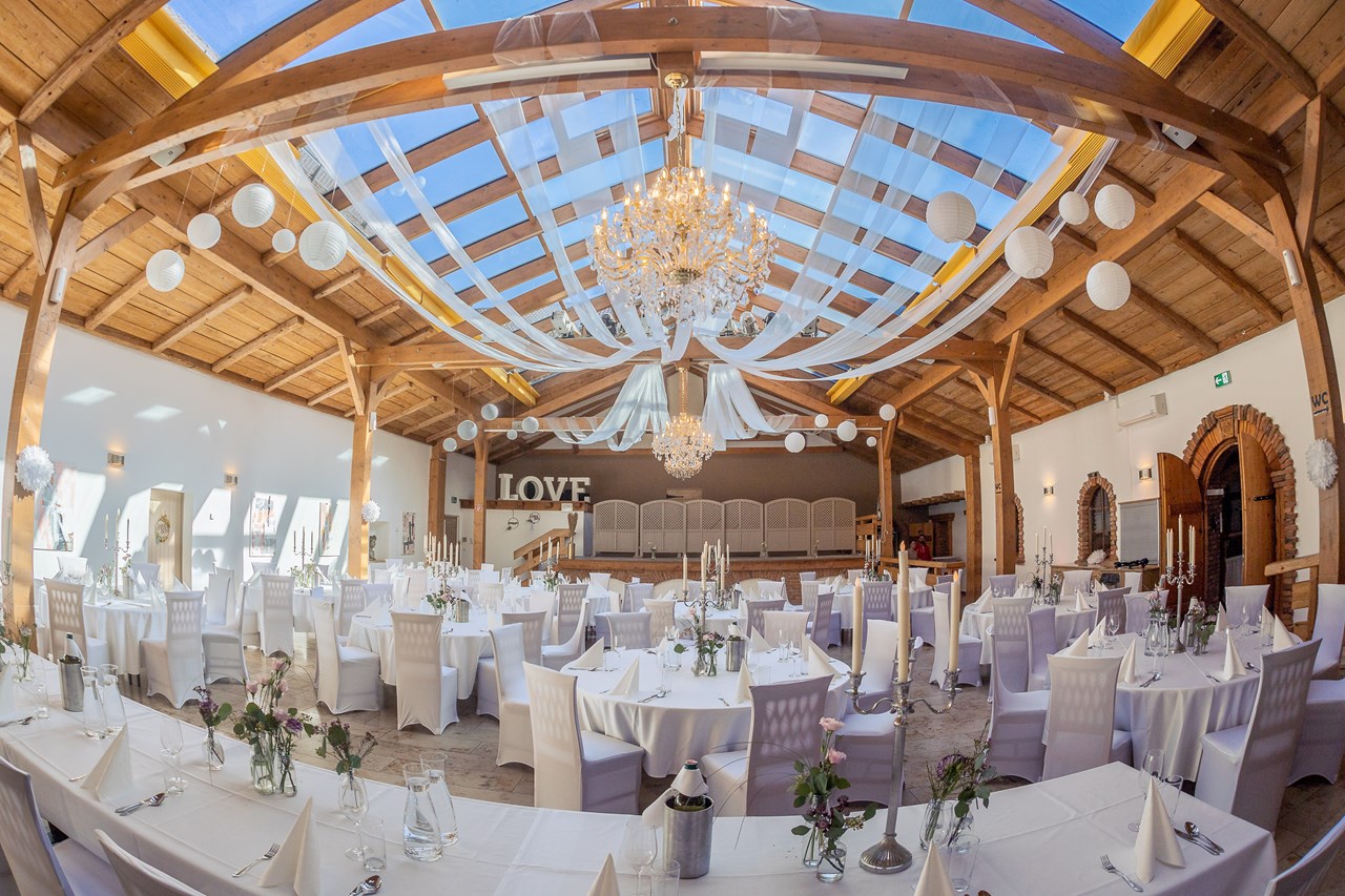Eventgasthof Feichthub Information about the banquet halls Glass-covered courtyard