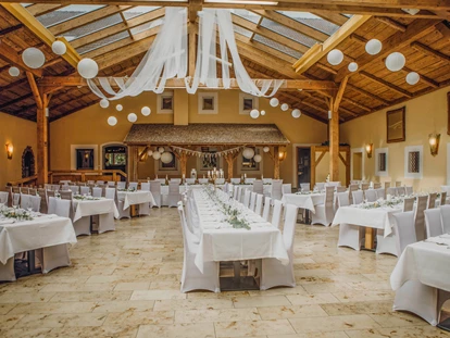 Hochzeit - Thalheim bei Wels - Glasüberdachter Innenhof - Eventgasthof Feichthub