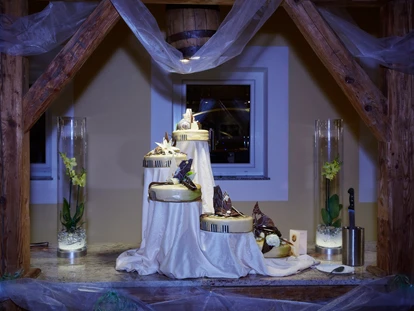 Hochzeit - Thalheim bei Wels - Hochzeitstorte auf der Steinbar - Eventgasthof Feichthub