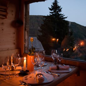 Hochzeit: Das kleinste Restaurant der Welt, die Holzknechthütte - Almdorf Seinerzeit