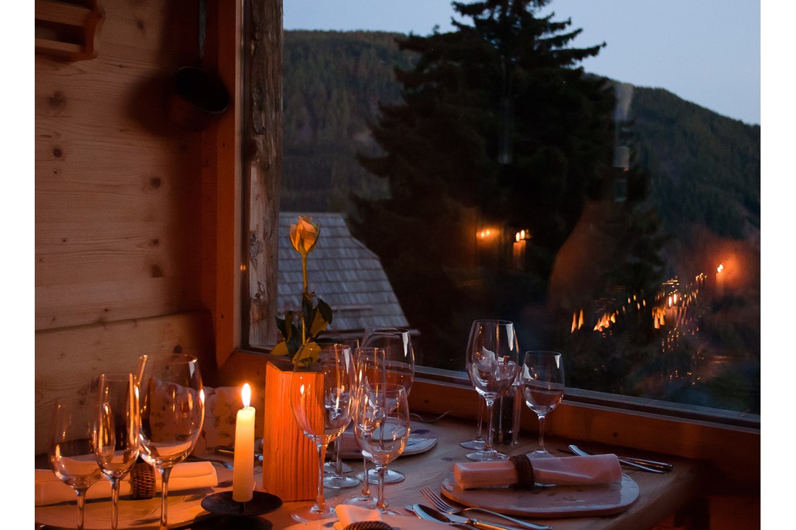 Hochzeit: Das kleinste Restaurant der Welt, die Holzknechthütte - Almdorf Seinerzeit