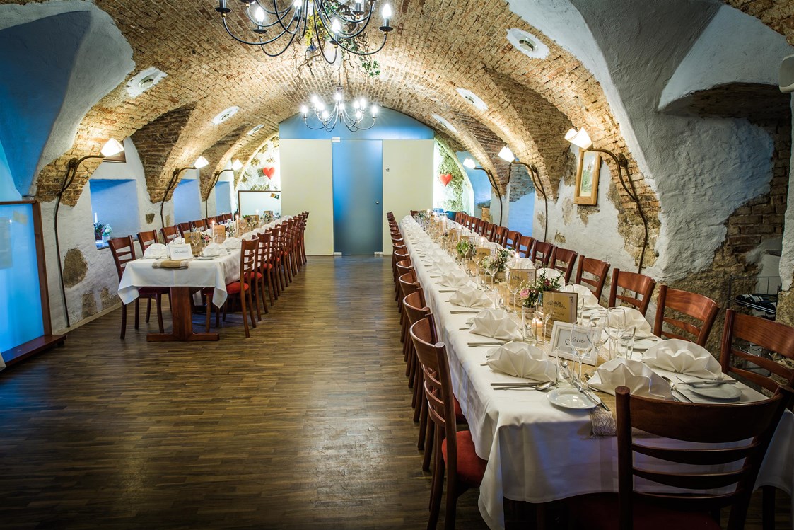Hochzeit: Feiern Sie Ihre Hochzeit im Gewölbekeller des Schloss Restaurant Hagenberg. - Schloss Restaurant Hagenberg