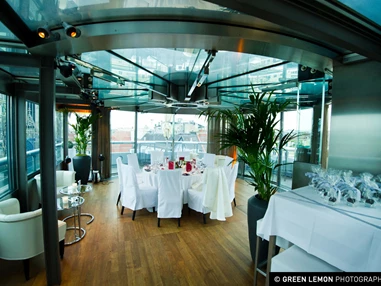 Hochzeitslocation: Heiraten im DO&CO Hotel im Herzen von Wien mit Blick auf den Stephansdom.
Foto © greenlemon.at - DO & CO HOTEL VIENNA