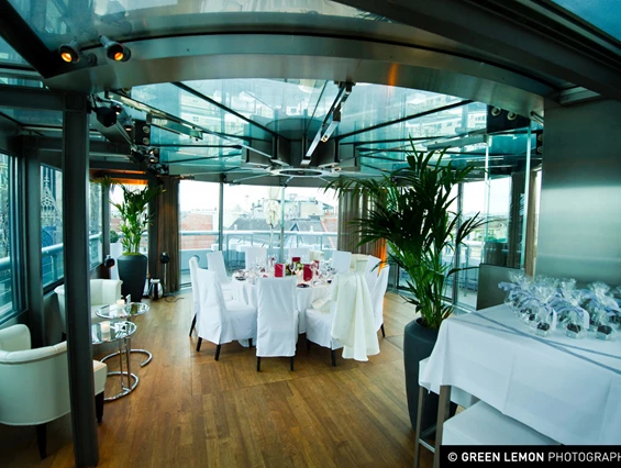 Hochzeitslocation: Heiraten im DO&CO Hotel im Herzen von Wien mit Blick auf den Stephansdom.
Foto © greenlemon.at - DO & CO HOTEL VIENNA