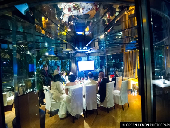 Hochzeitslocation: Heiraten im DO&CO Hotel im Herzen von Wien mit Blick auf den Stephansdom.
Foto © greenlemon.at - DO & CO HOTEL VIENNA