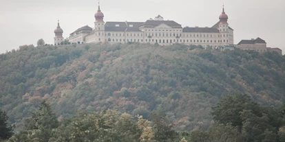Hochzeit - Pottenbrunn - Das Stift Göttweig in Niederösterreich - ein idealer Ort zum Heiraten.
Foto © stillandmotionpictures.com - Benediktinerstift Göttweig