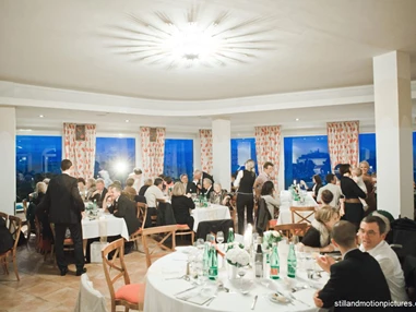 Hochzeit: Heiraten im Stift Göttweig in Niederösterreich.
Foto © stillandmotionpictures.com - Benediktinerstift Göttweig