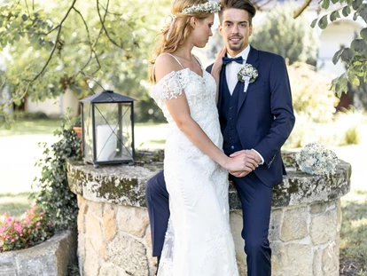 Wedding - Bad Sauerbrunn - Das Schloss Lackenbach bietet zahlreiche verträumte Ecken für unvergessliche Hochzeitspaarfotos. - Boutiquehotel zum Oberjäger