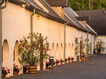 Wedding - Bad Sauerbrunn - Der Innenhof des Schloss Lackenbach. - Boutiquehotel zum Oberjäger