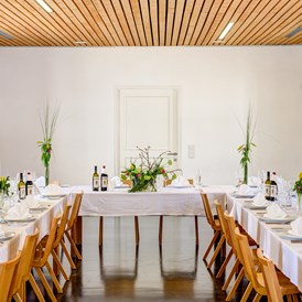 Hochzeit: Im Festsaal haben Sie bei Schlechtwetter die Möglichkeit ihre Gäste kulinarisch zu verwöhnen. - Schloss Lackenbach