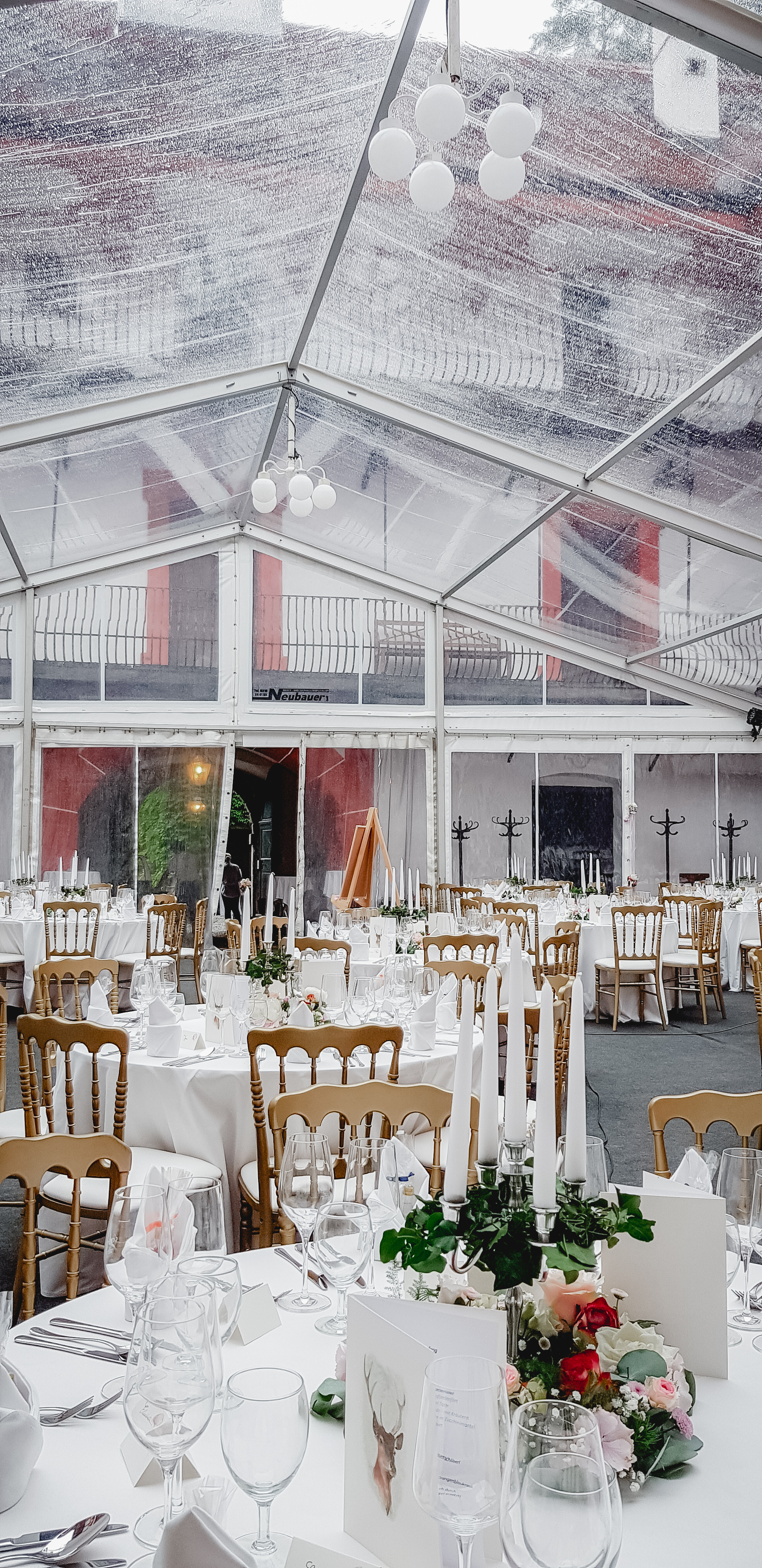 Hochzeitslocation: Festzelt im Schlossinnenhof - Schloss Pernegg