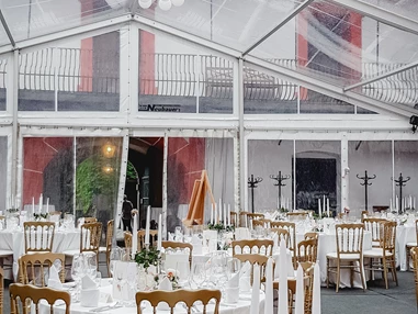 Hochzeitslocation: Festzelt im Schlossinnenhof - Schloss Pernegg