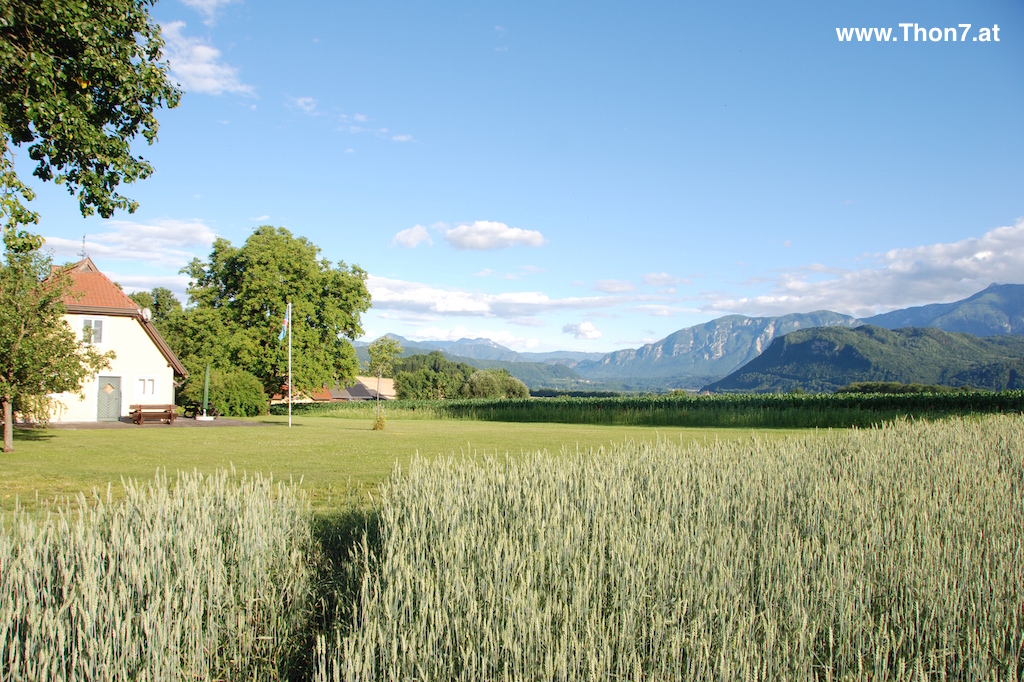 Hochzeit: Panoramablick von Thon7 - Feiern mit Tradition

Weitläufige Gartenflächen und ein einmaliger Panoramablick auf die Umgebung garantieren traumhafte Feiern vom Mai bis Oktober.  - Thon 7 - Feiern mit Tradition