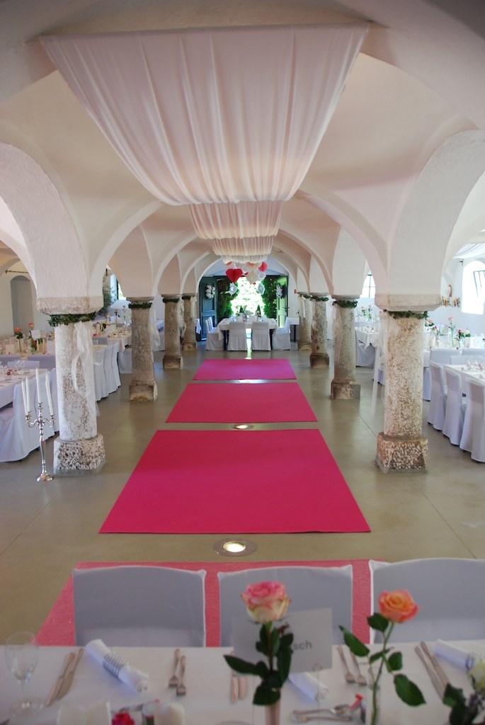 Hochzeit: Viele Gestaltungsmöglichkeiten in Thon7
Großer Festsaal für bis zu 220 Personen - Thon 7 - Feiern mit Tradition