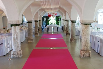 Hochzeit: Viele Gestaltungsmöglichkeiten in Thon7
Großer Festsaal für bis zu 220 Personen - Thon 7 - Feiern mit Tradition