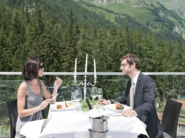 Hochzeit: Dinner auf der Terrasse des Turmes - Gradonna ****s Mountain Resort Châlets & Hotel
