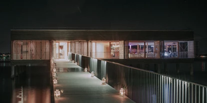Mariage - Bodensee-Vorarlberg - Das einzigartige Badehaus auf dem Bodensee gilt als Vorzeigeobjekt der Vorarlberger Holzbaukunst. 
Platz für 60 Personen bei schlechtem Wetter / Platz für 140 Personen bei schönem Wetter.  - Seehotel am Kaiserstrand