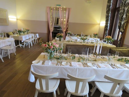 Hochzeit - Höbersdorf - Gedeckte Hochzeitstafel - Hermes Café Restaurant Labstelle