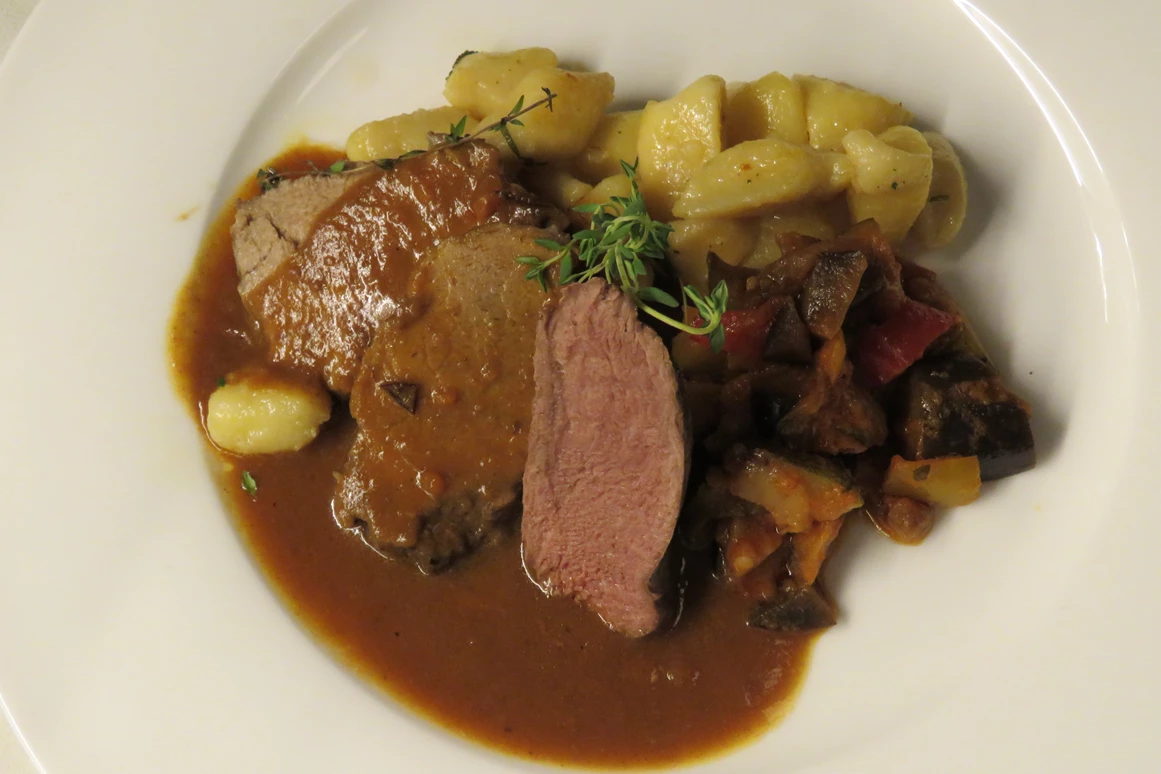 Hochzeitslocation: Ein Wildschweingericht darf auf keinem Fall fehlen.
Das Wild wir ausschließlich aus dem Bestand im Lainzer Tiergarten verarbeitet. - Hermes Café Restaurant Labstelle