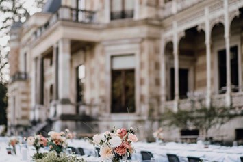 Hochzeit: Gartenhochzeit in Wien mit Blick auf den Lainzer Tiergarten und die historische Hermesvilla. - Hermes Café Restaurant Labstelle