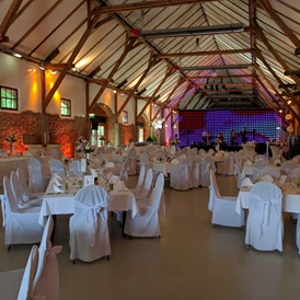 Hochzeit: Hochzeit in der Fachwerkhalle mit LED Vorhang © Seifenfabrik Veranstaltungszentrum - Seifenfabrik Veranstaltungszentrum