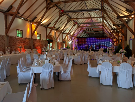 Hochzeit: Hochzeit in der Fachwerkhalle mit LED Vorhang © Seifenfabrik Veranstaltungszentrum - Seifenfabrik Veranstaltungszentrum