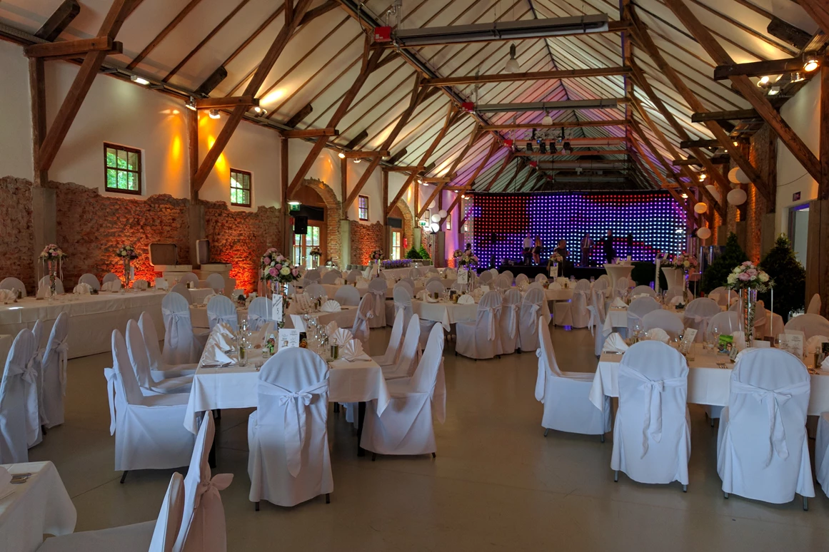 Hochzeit: Hochzeit in der Fachwerkhalle mit LED Vorhang © Seifenfabrik Veranstaltungszentrum - Seifenfabrik Veranstaltungszentrum