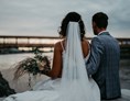 Hochzeit: Brautpaarshooting am Wasser © Picture ME & MY Wedding - Seifenfabrik Veranstaltungszentrum
