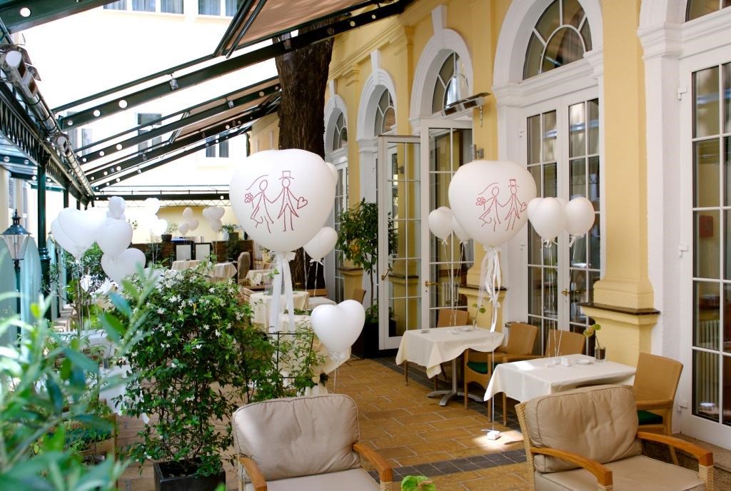 Hochzeit: Hotel Stefanie - der Hofgarten, perfekt für den Aperitif - Hotel & Restaurant Stefanie