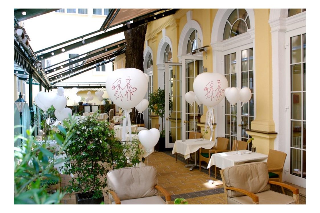 Hochzeit: Hotel Stefanie - der Hofgarten, perfekt für den Aperitif - Hotel & Restaurant Stefanie