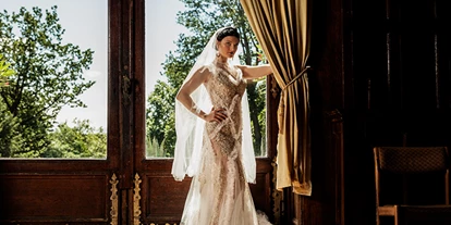 Mariage - Bürgel - Shooting der neuen Brautkleidcollection des Designers Aziz Harbak (azizfashiondesign.com) aus Jena auf dem Neuen Jagdschloss Hummelshain. - Jagdschloss Hummelshain