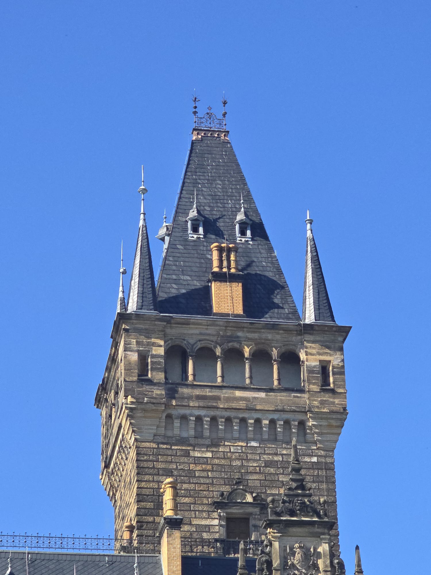 Hochzeit: Neues Schloss Hummelshain - Turm - Neues Jagdschloss Hummelshain