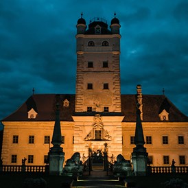 Hochzeit: Das Schloss Greillenstein bei Nacht. - Schloss Greillenstein