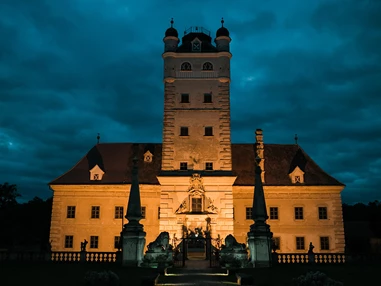 Hochzeitslocation: Das Schloss Greillenstein bei Nacht. - Schloss Greillenstein