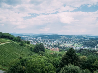 Hochzeitslocation: Diesen Weitblick für das Eheglück könnt ihr von der Burg Deutschlandsberg genießen. - Burg Deutschlandsberg