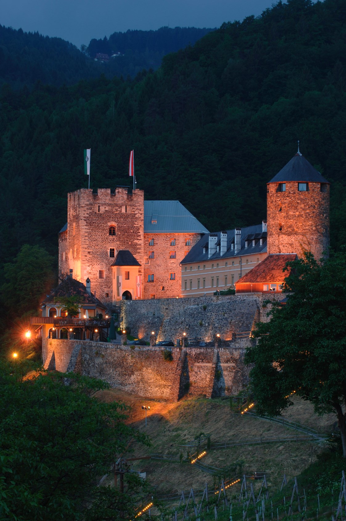 Hochzeit: Die Burg Deutschlandsberg bei Nacht. - Burg Deutschlandsberg