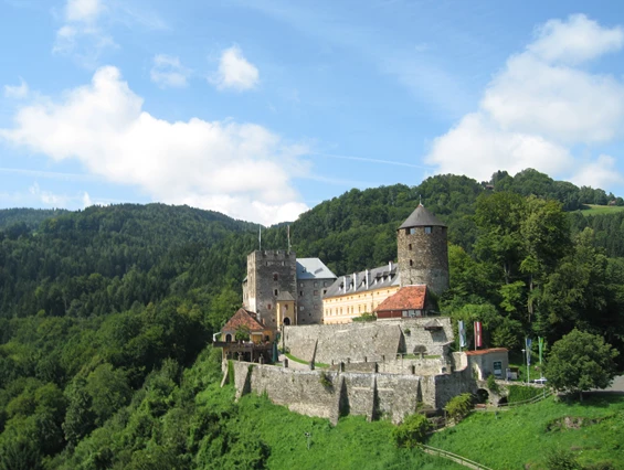 Hochzeitslocation: Außenansicht der Burg Deutschlandsberg. - Burg Deutschlandsberg