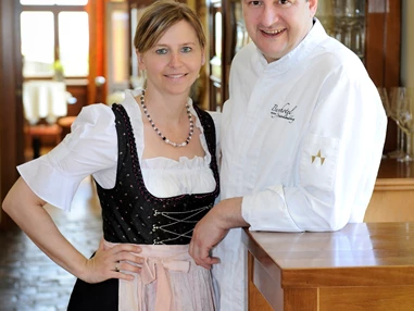Hochzeitslocation: Jasmin und Karl Kollmann sind eure tollen Gastgeber auf der Burg Deutschlandsberg. - Burg Deutschlandsberg