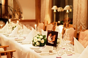 Hochzeit: Hochzeitstafel - Der Berghof in Lech