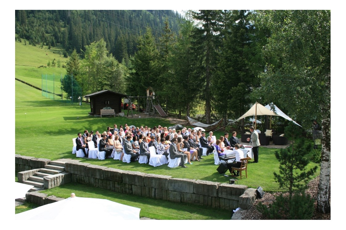 Hochzeit: Trauung im Berghof-Garten - Der Berghof in Lech
