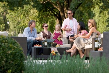 Hochzeit: Gemütlicher Lavendel Steingarten für Ihren Aperitif - Birkenhof Restaurant & Landhotel ****