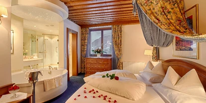 Hochzeit - Geeignet für: Geburtstagsfeier - Bezirk Spittal an der Drau - Unser Romantikzimmer für Verliebte
Romantische Einrichtung mit großer runder Badewanne direkt im Zimmer, separate Dusche, separates WC mit integriertem Bidet, Minibar, Zimmersafe, Telefon, Flat-SAT-TV mit integriertem Radio, Sonnenbalkon Richtung Süden und Westen
Freie W-LAN-Verbindung im Zimmer - Thermenwelt Hotel Pulverer